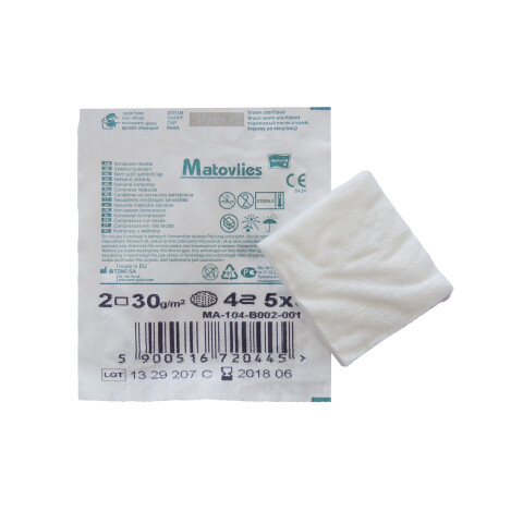 Matopat Matovlies 30g 4vrstvé netkané kompresy 5 x 5 cm sterilní, 2 ks